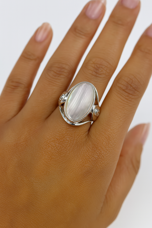 Oval Freshwater Pearl Ring - Size 7