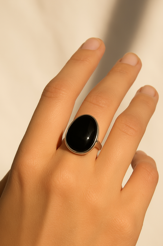 Oval Onyx Ring - Size 7