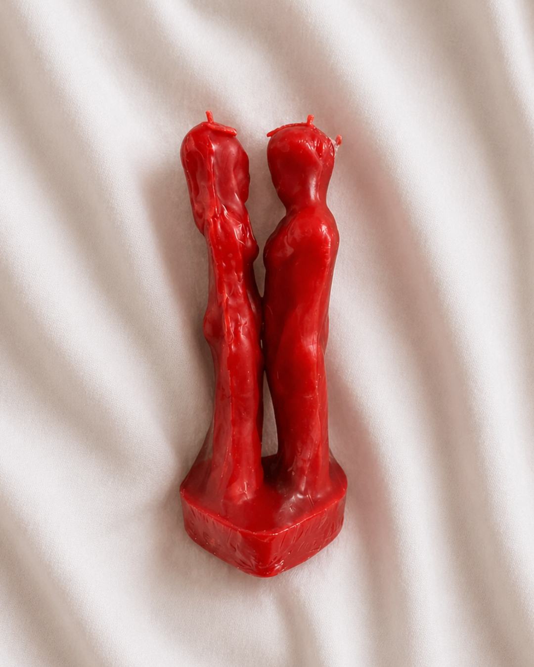 Vela con figura de pareja a base de corazón